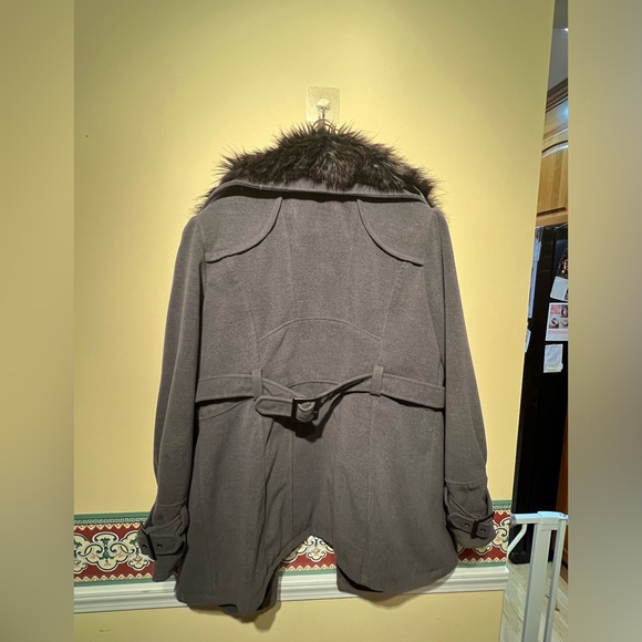 EUC Worthington Women's Gray Pea Coat size XL Faux Fur Collar - Picture 2 of 5